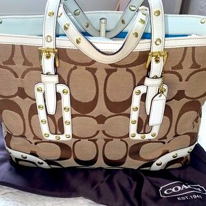 Coach Signature C Canvas Studded Gallery Tote